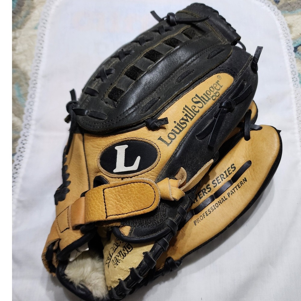 Louisville Slugger Players Series 13.5 Inch Baseball Glove LP1350 Leather Black